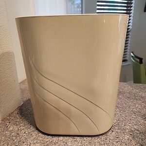 Vintage Almond Tan Rubbermaid Hard Acrylic Bathroom Bedroom‎ Retro Waste Basket